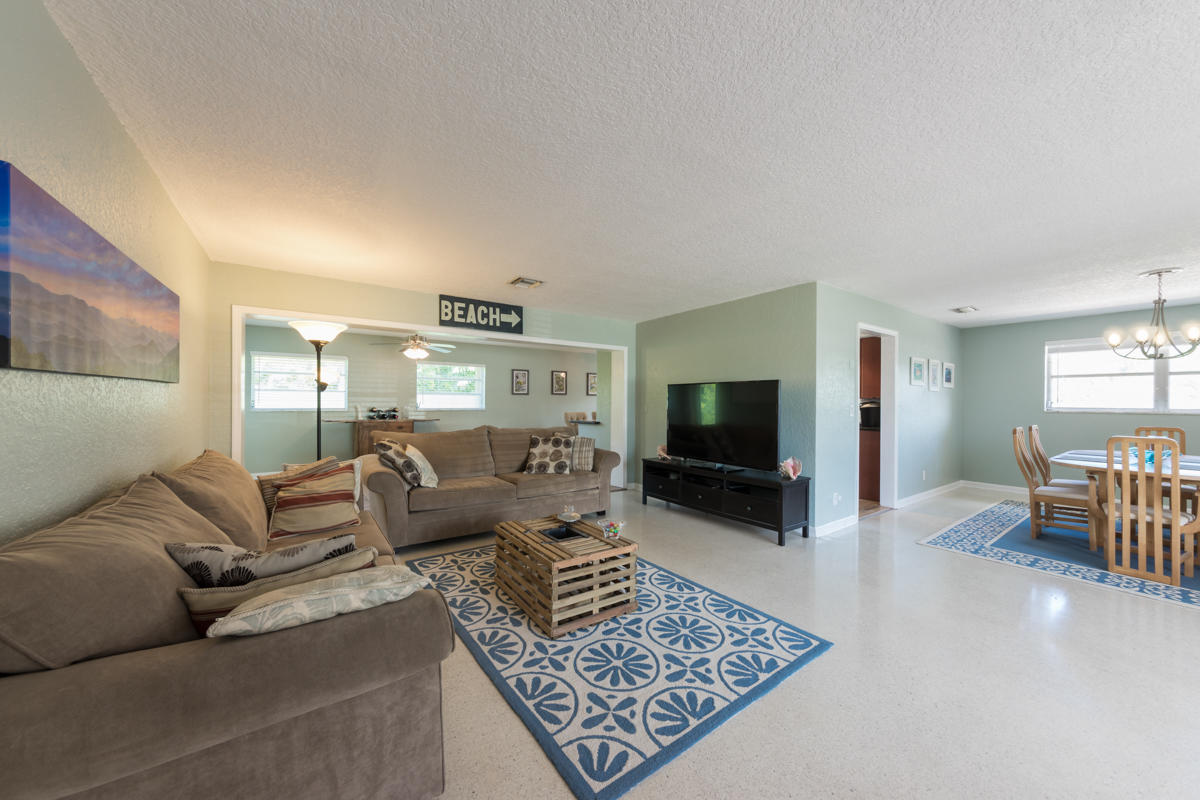 699 Northwest 12th Avenue Boca Raton, FL 33486 - Photo 3 of 21 699 NW 12th Living 2