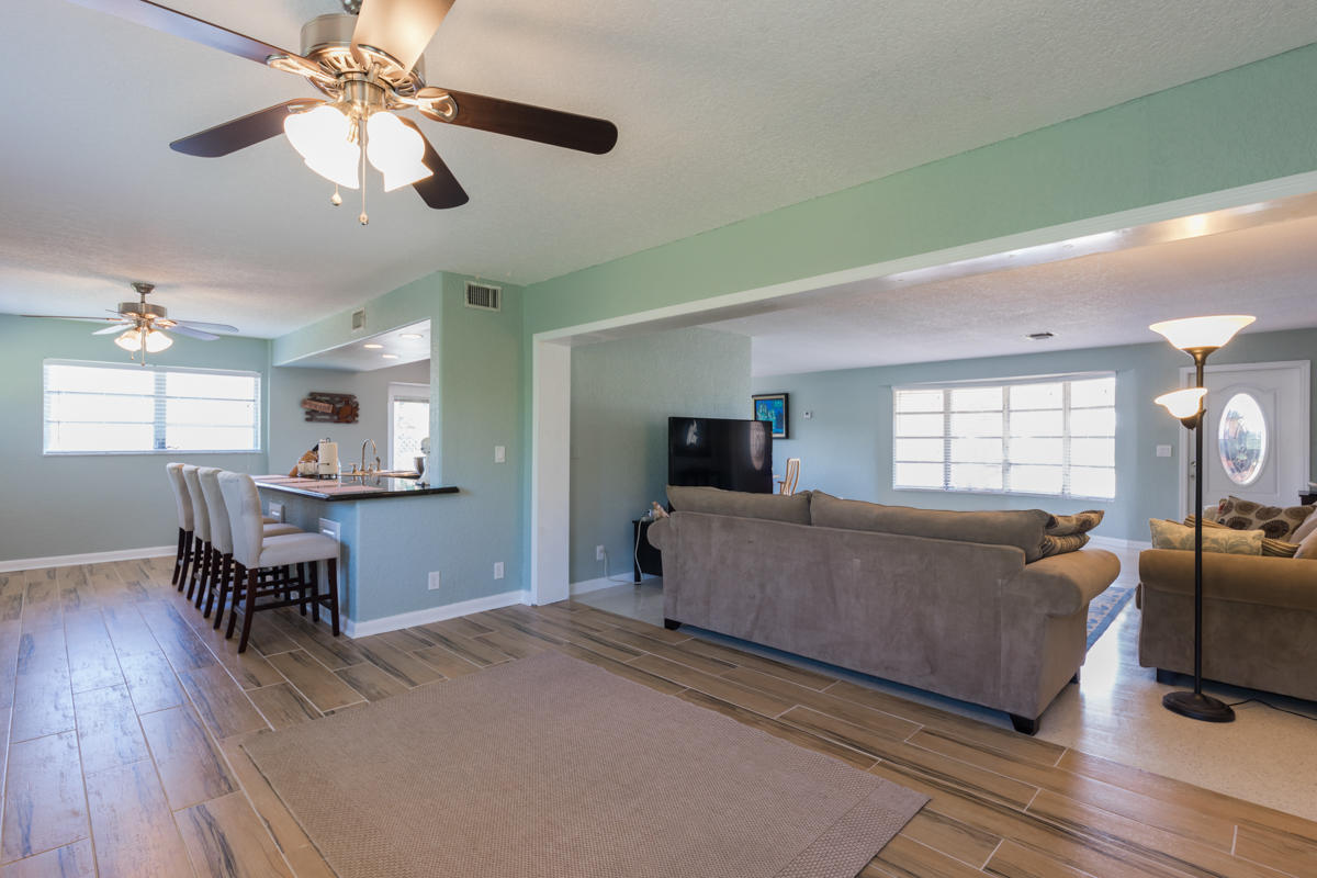 699 Northwest 12th Avenue Boca Raton, FL 33486 - Photo 7 of 21 699 NW 12th Sitting 2