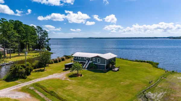 $546,000 | 200 Lake Vue Drive, Aurora, NC 27806