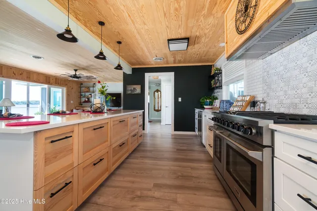 $570,000 | 200 Lake Vue Drive, Aurora, NC 27806