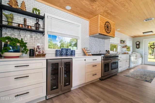 $570,000 | 200 Lake Vue Drive, Aurora, NC 27806