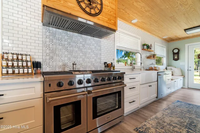 $570,000 | 200 Lake Vue Drive, Aurora, NC 27806