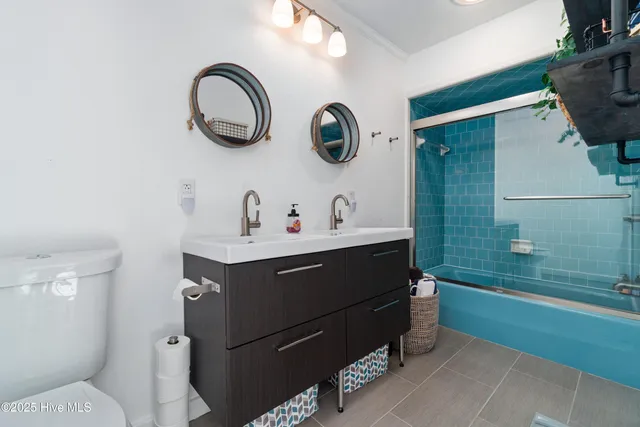 $570,000 | 200 Lake Vue Drive, Aurora, NC 27806