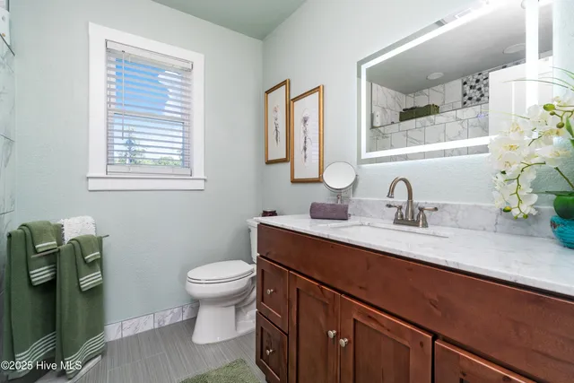 $570,000 | 200 Lake Vue Drive, Aurora, NC 27806