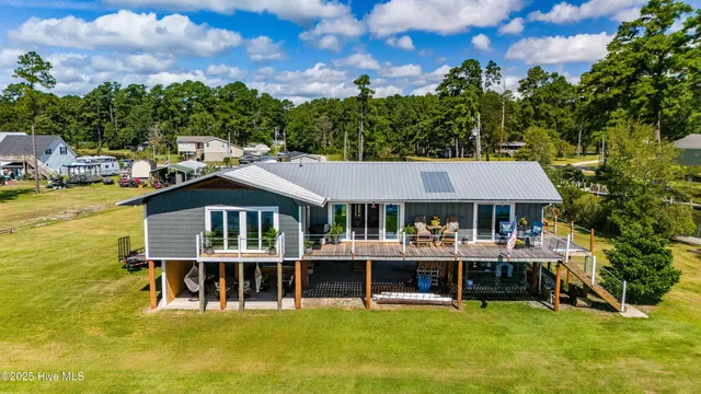 $570,000 | 200 Lake Vue Drive, Aurora, NC 27806