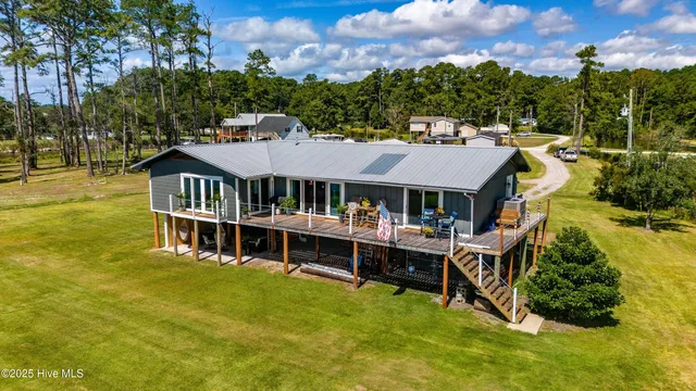 $570,000 | 200 Lake Vue Drive, Aurora, NC 27806