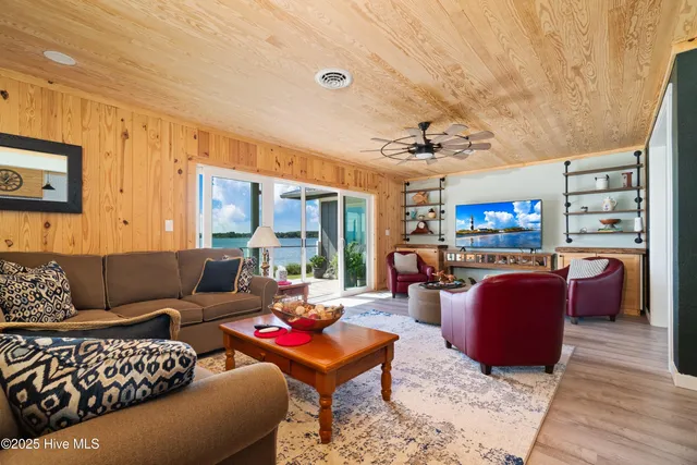 $570,000 | 200 Lake Vue Drive, Aurora, NC 27806