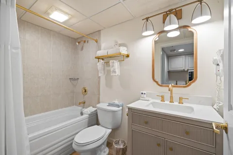 $127,500 | 335 Wrigley Drive, Unit 410, Lake Geneva, WI 53147