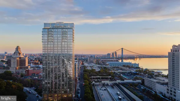 $4,379 | 1-5 Dock Street, Unit 710, Philadelphia, PA 19106