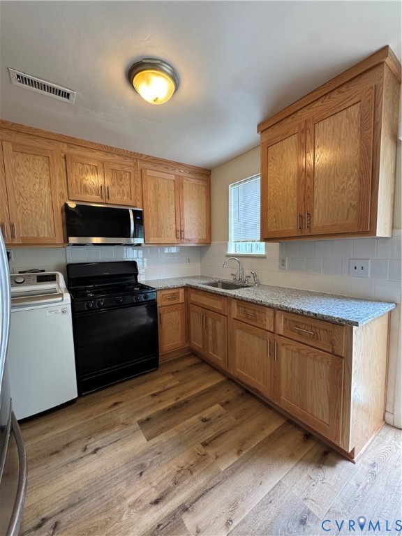419 Roxana Road Henrico, VA 23075 - Photo 11 of 17 Kitchen featuring wood-finish flooring, light wood
