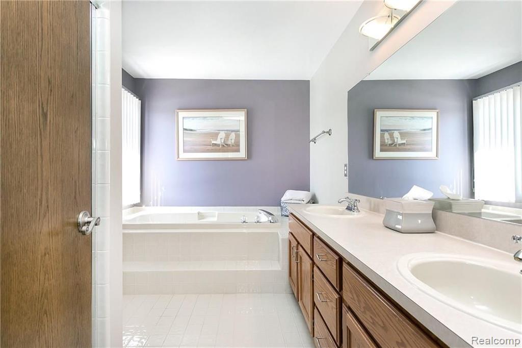 997 Norcross Drive Rochester Hills, MI 48307 - Photo 24 of 45