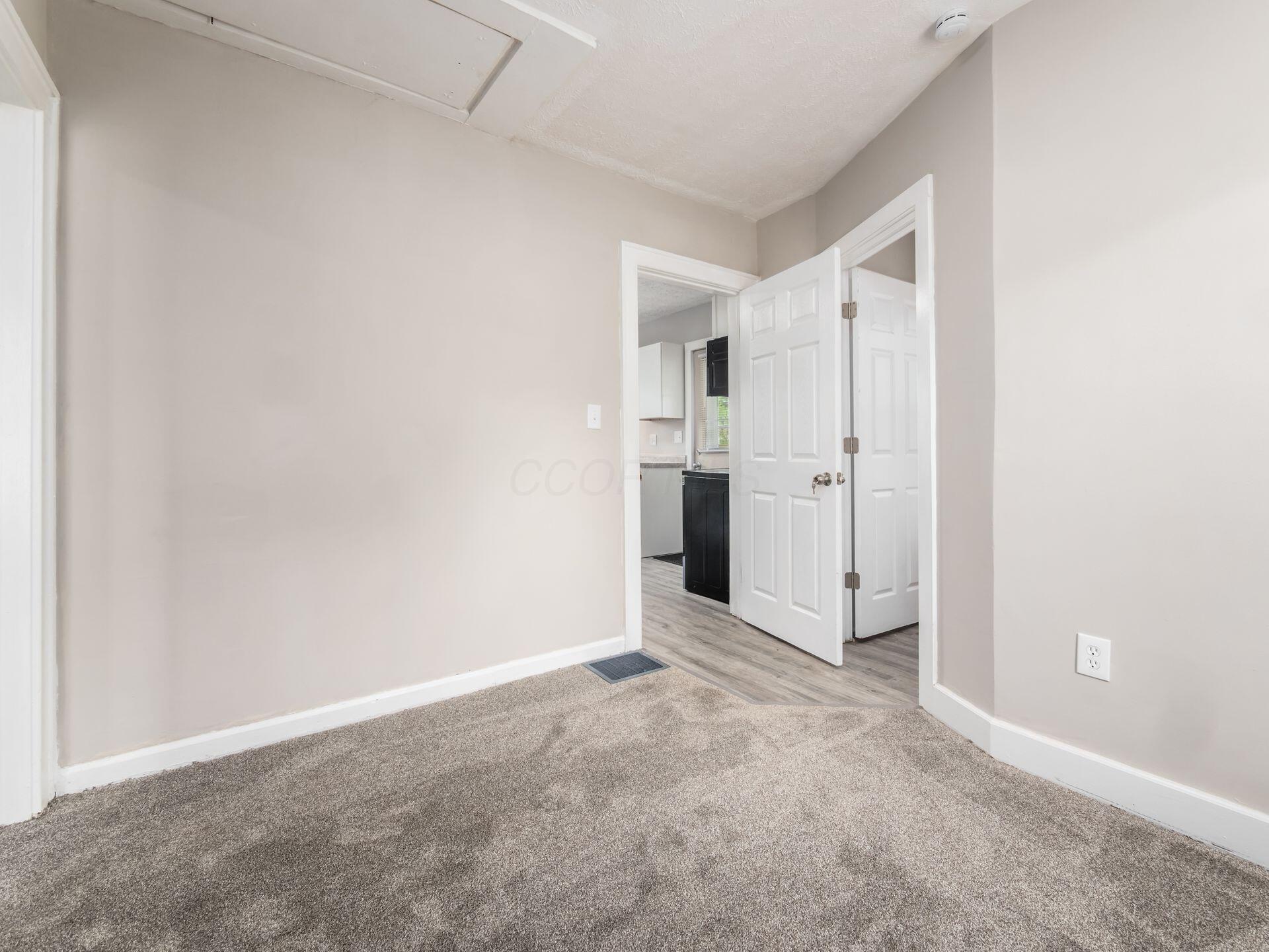 2085 Ferris Road Columbus, OH 43224 - Photo 15 of 26 017_3585_N 2085 Ferris Rd 035