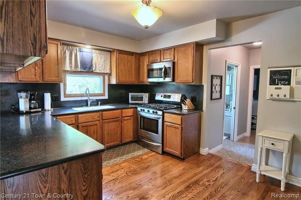 1339 Royal Crescent Street Rochester Hills, MI 48306 - Photo 11 of 29