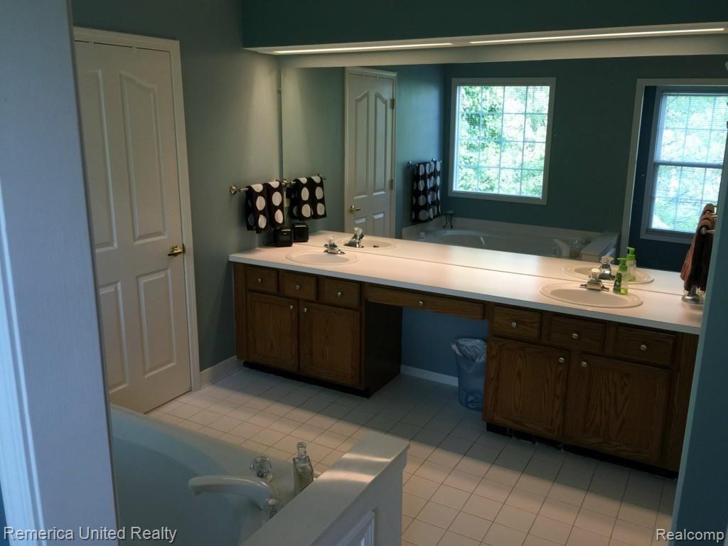 25833 Mulberry Lane Novi, MI 48374 - Photo 12 of 18