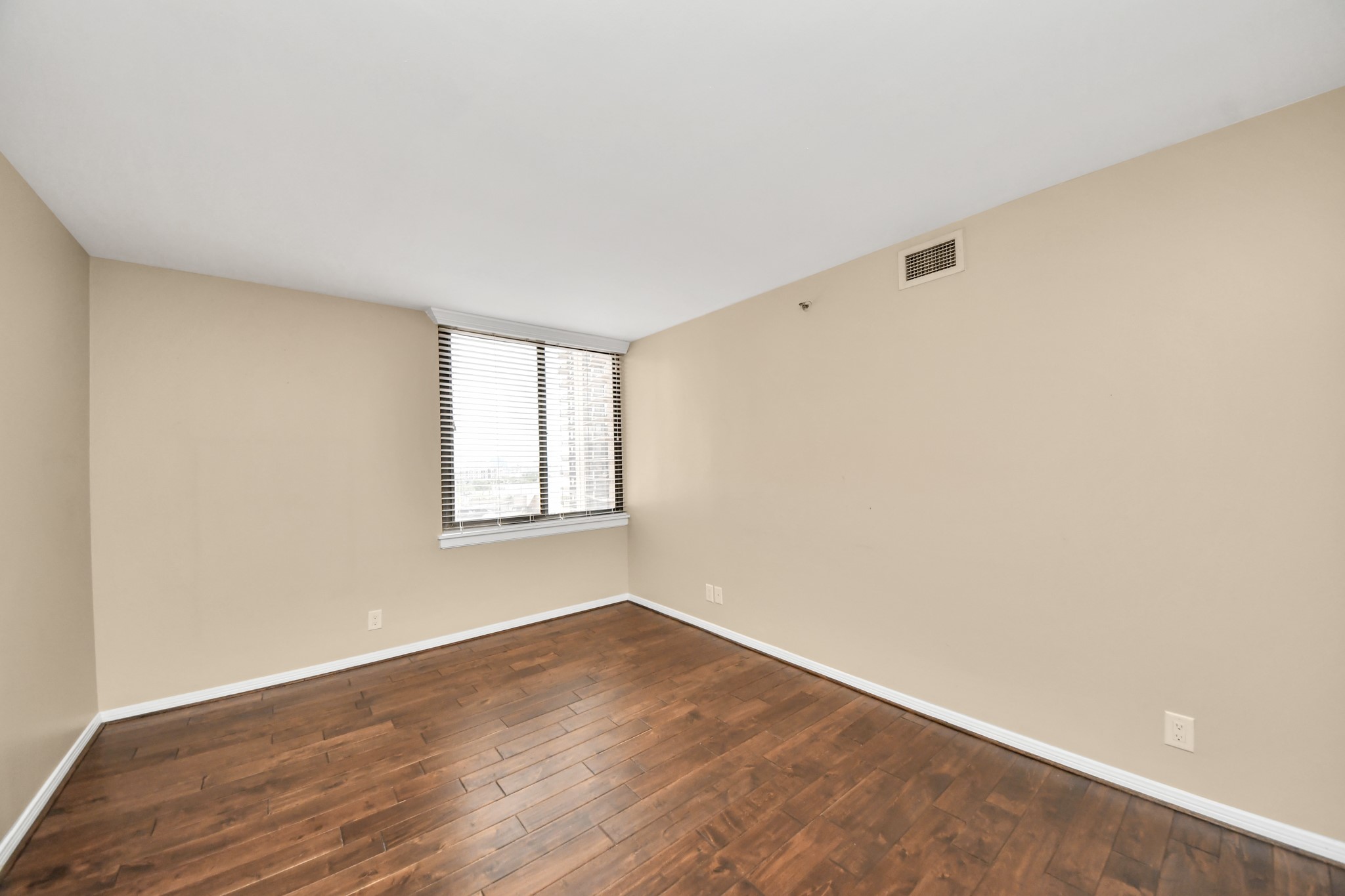 3525 Sage Road, Unit 909 Houston, TX 77056 - Photo 8 of 31 Gallery Image 8