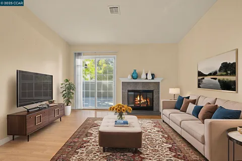 $515,000 | 560 Canyon Oaks Drive, Unit H, Oakland, CA 94605