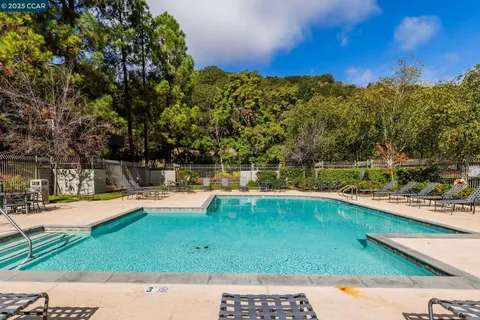 $515,000 | 560 Canyon Oaks Drive, Unit H, Oakland, CA 94605