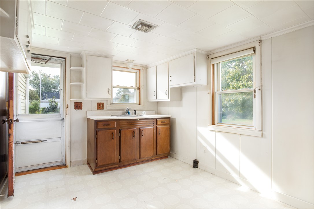 49 Reservoir Road Middletown, RI 02842 - Photo 15 of 25