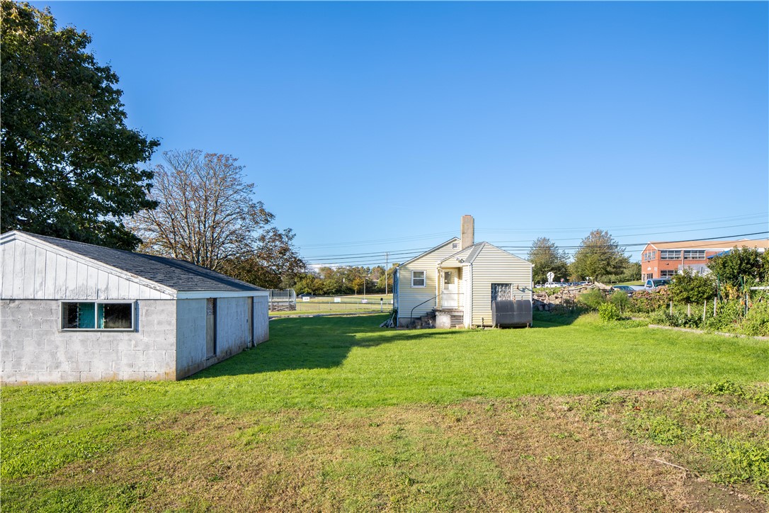 49 Reservoir Road Middletown, RI 02842 - Photo 2 of 25