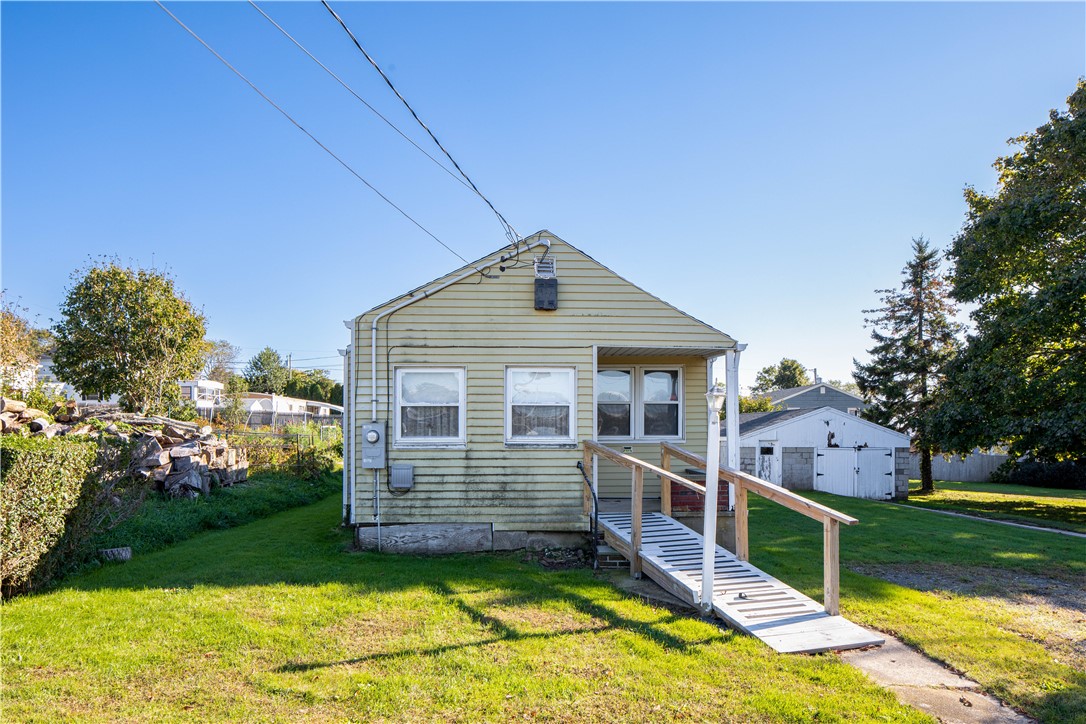 49 Reservoir Road Middletown, RI 02842 - Photo 3 of 25