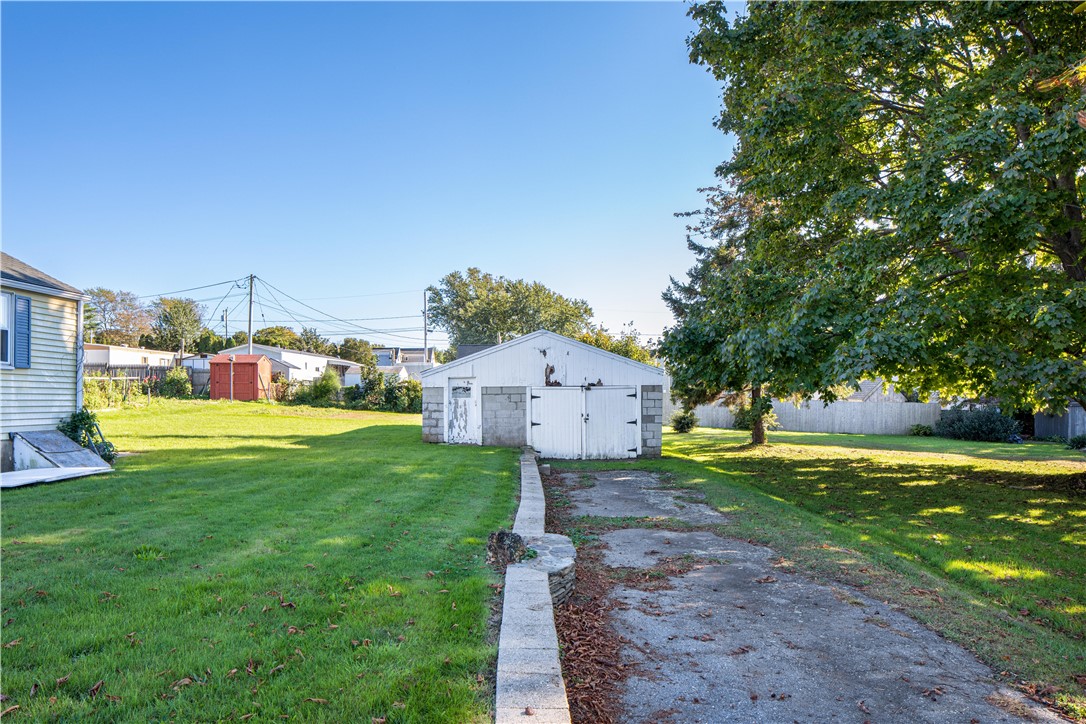 49 Reservoir Road Middletown, RI 02842 - Photo 5 of 25