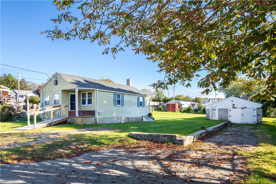 49 Reservoir Road Middletown, RI 02842 - Photo 7 of 25