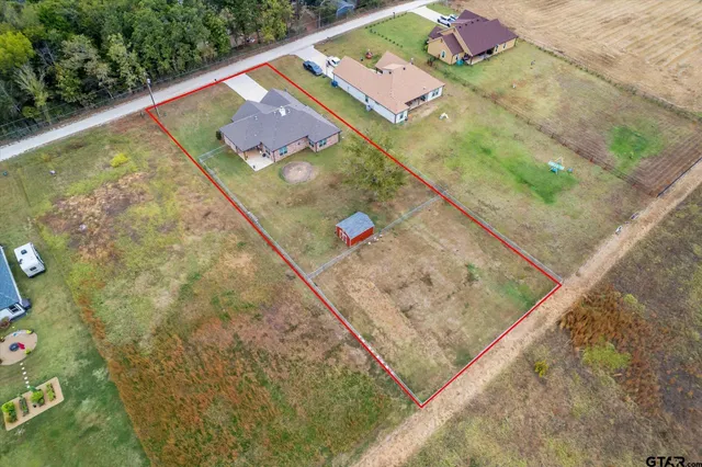 a view of a tennis court