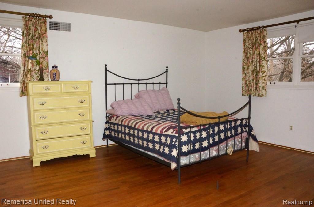 29700 Fox Grove Road Farmington Hills, MI 48334 - Photo 13 of 48