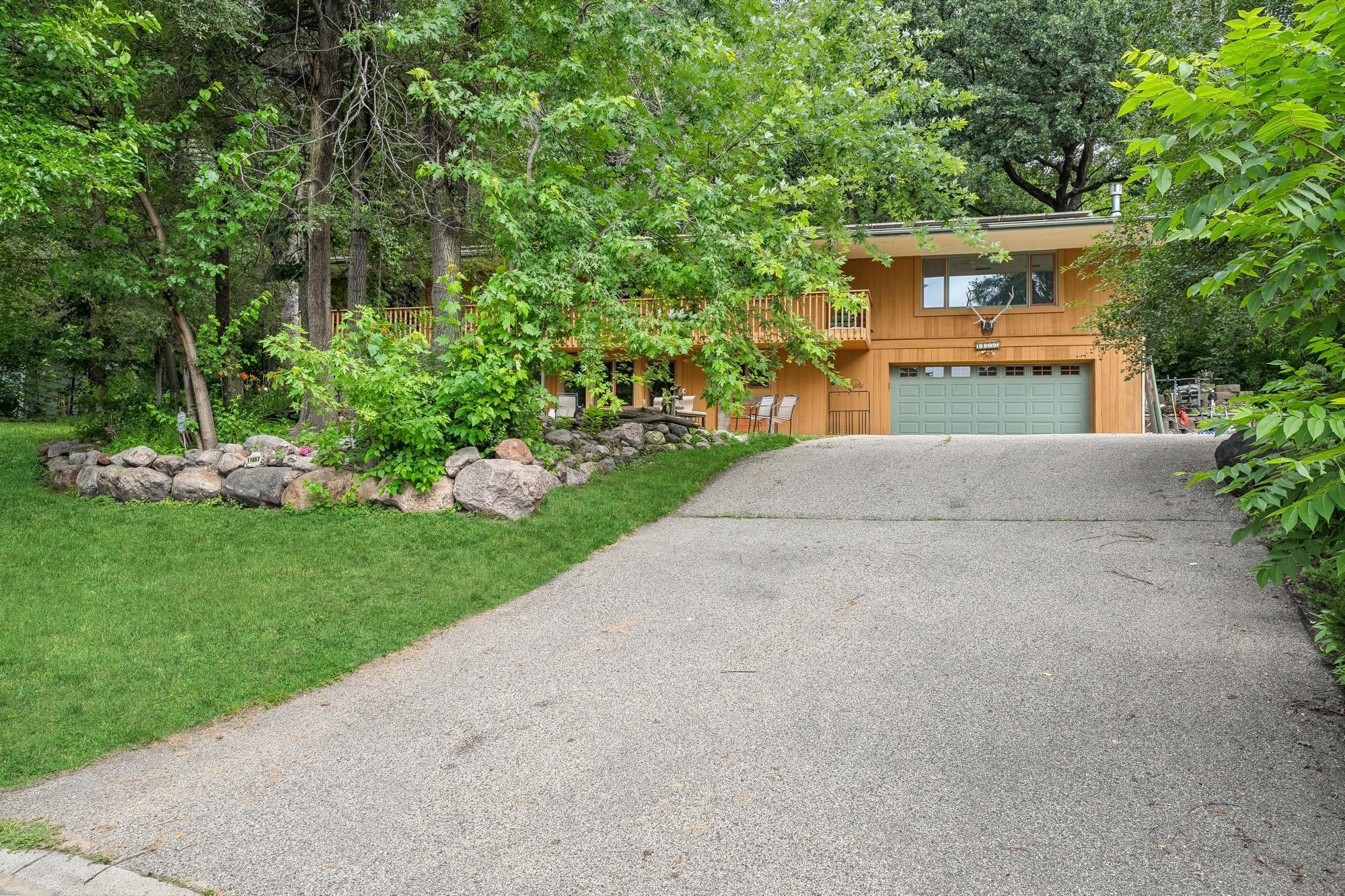 11657 Palmer Road Bloomington, MN 55437 - Photo 4 of 44