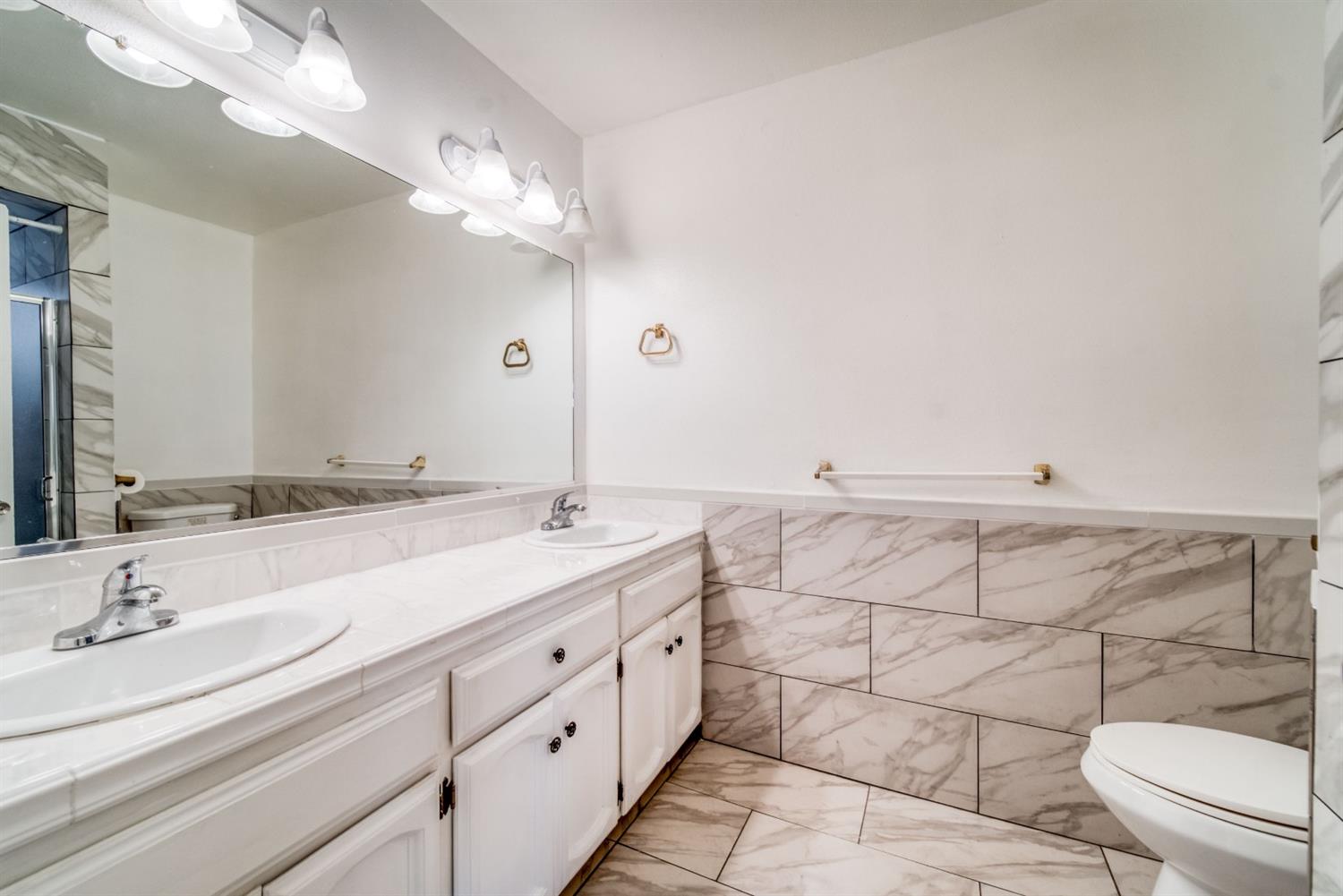 32348 Lodge Road Tollhouse, CA 93667 - Photo 34 of 39 Master Bathroom