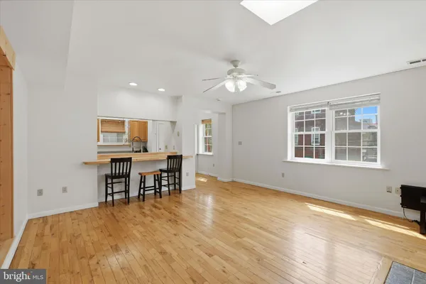 $2,200 | 1347 South 6th Street, Unit 2, Philadelphia, PA 19147