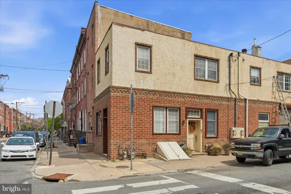 $2,200 | 1347 South 6th Street, Unit 2, Philadelphia, PA 19147