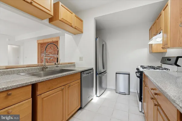 $2,200 | 1347 South 6th Street, Unit 2, Philadelphia, PA 19147