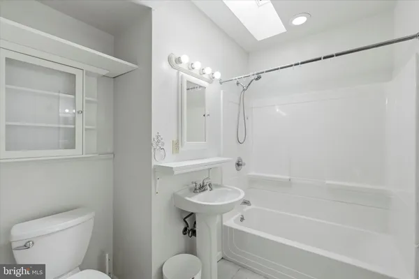 $2,200 | 1347 South 6th Street, Unit 2, Philadelphia, PA 19147