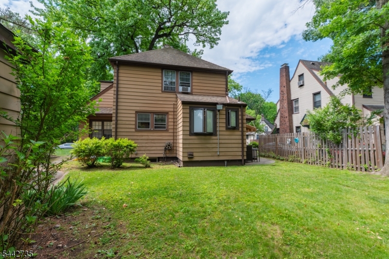 529 Wyndham Road Teaneck, NJ 07666 - Photo 7 of 30
