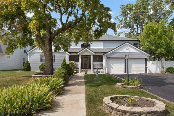 $790,000 | N632 North Gables Boulevard, Wheaton, IL 60187