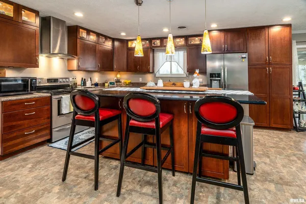 $339,000 | 917 Dorris Heights Road, Harrisburg, IL 62946