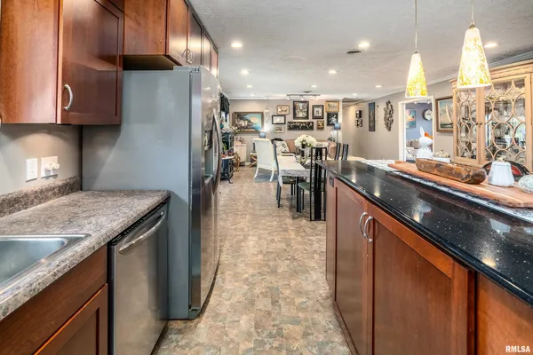 $339,000 | 917 Dorris Heights Road, Harrisburg, IL 62946