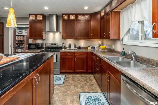 $339,000 | 917 Dorris Heights Road, Harrisburg, IL 62946