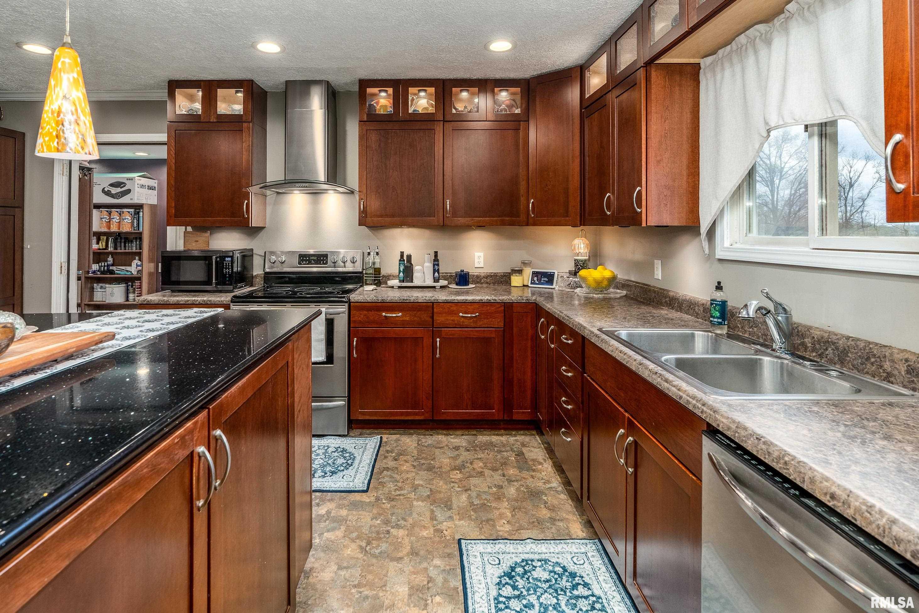 917 Dorris Heights Road Harrisburg, IL 62946 - Photo 17 of 56