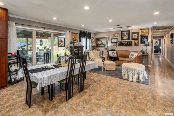 $339,000 | 917 Dorris Heights Road, Harrisburg, IL 62946