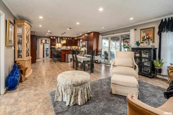 $339,000 | 917 Dorris Heights Road, Harrisburg, IL 62946
