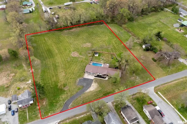 $339,000 | 917 Dorris Heights Road, Harrisburg, IL 62946