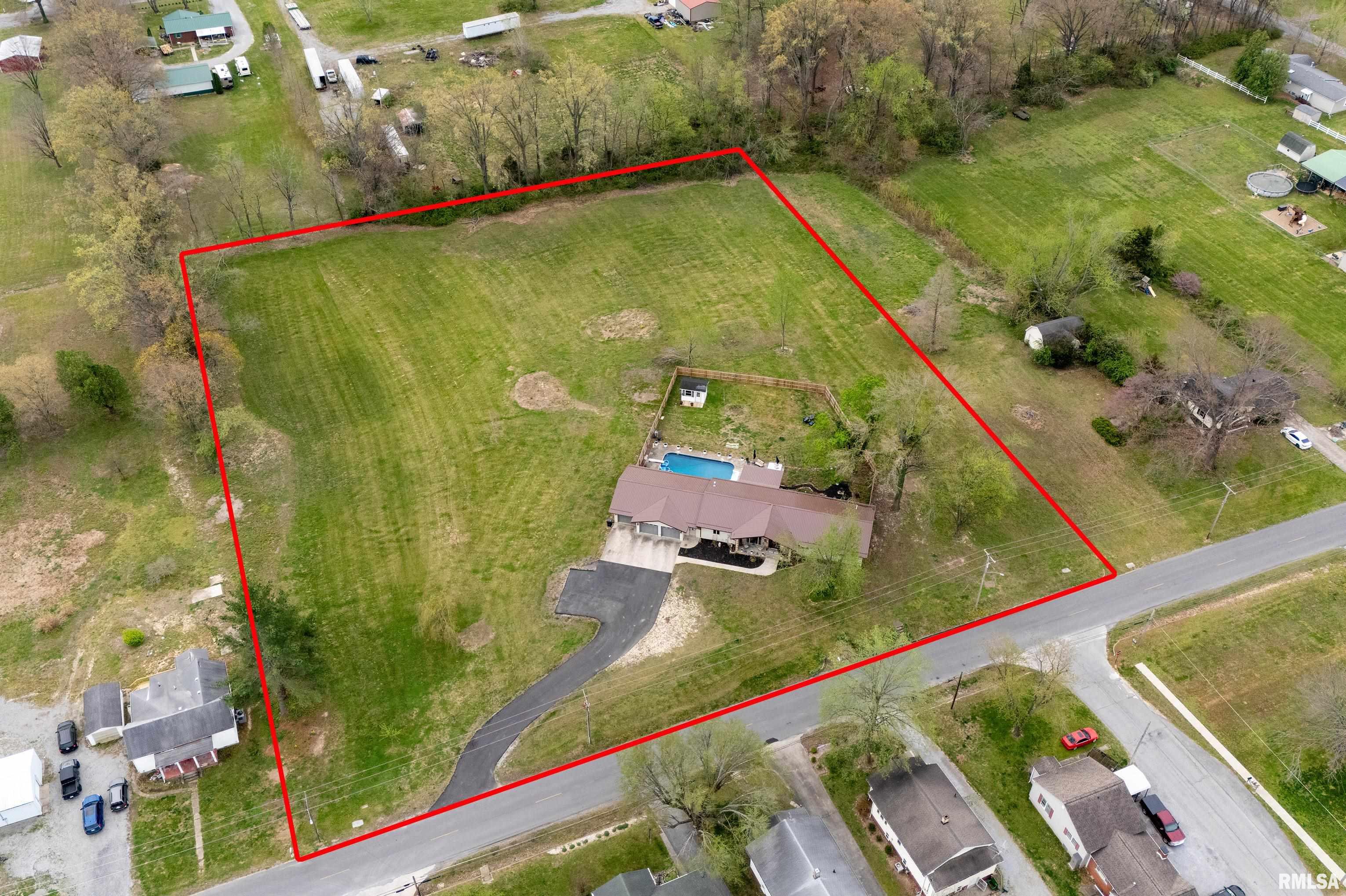 917 Dorris Heights Road Harrisburg, IL 62946 - Photo 2 of 56