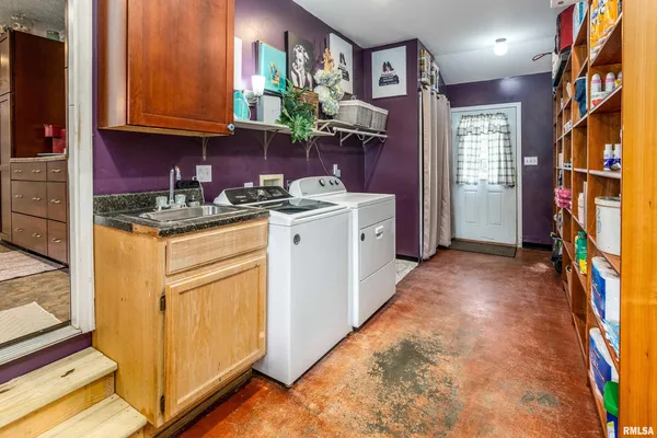 $339,000 | 917 Dorris Heights Road, Harrisburg, IL 62946
