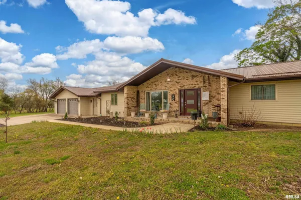 $339,000 | 917 Dorris Heights Road, Harrisburg, IL 62946
