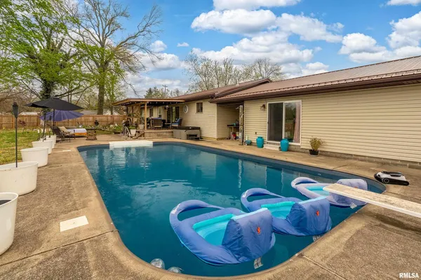 $339,000 | 917 Dorris Heights Road, Harrisburg, IL 62946