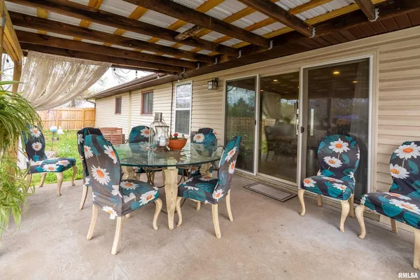 $339,000 | 917 Dorris Heights Road, Harrisburg, IL 62946