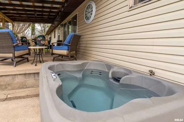 $339,000 | 917 Dorris Heights Road, Harrisburg, IL 62946