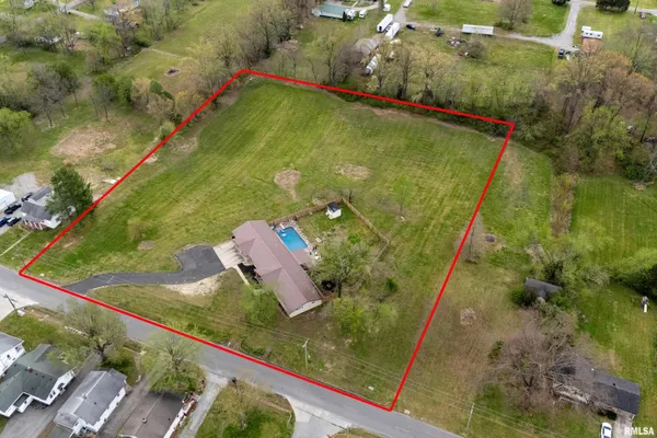 $339,000 | 917 Dorris Heights Road, Harrisburg, IL 62946